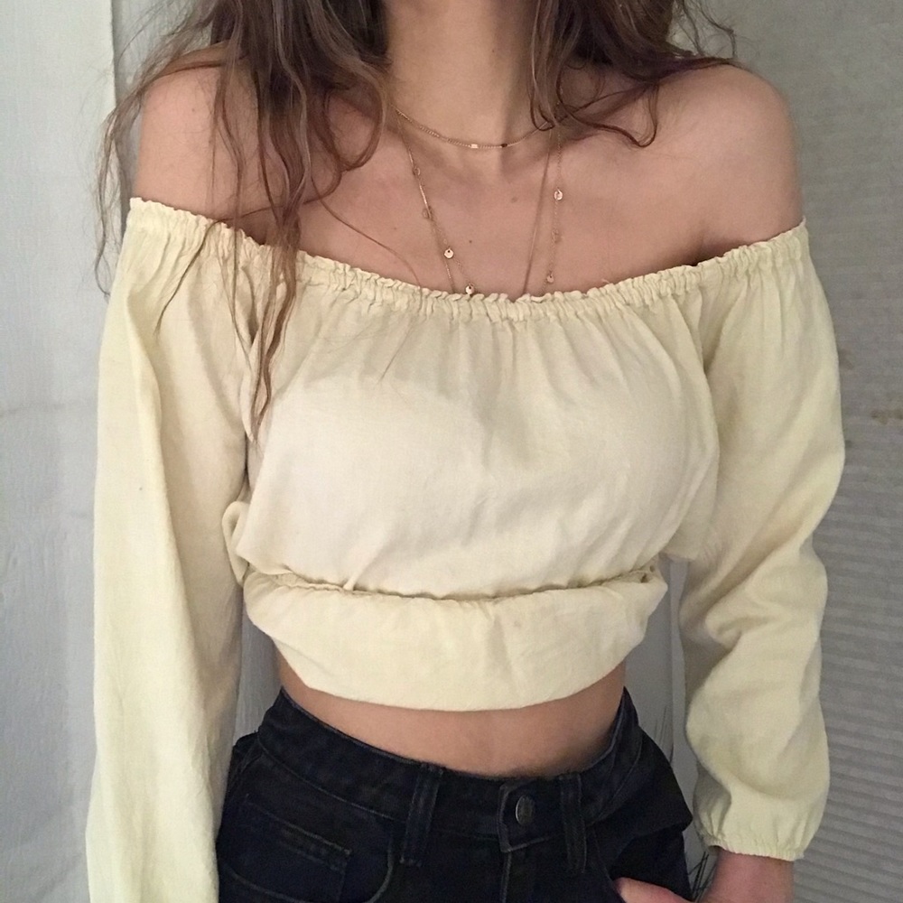Brandy Melville - cinched crop long sleeve top